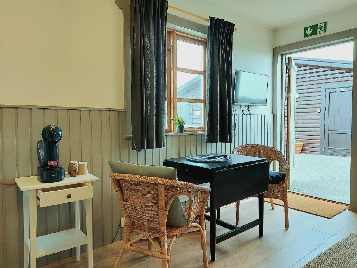 Riverfront Lodge Хелла Экстерьер фото