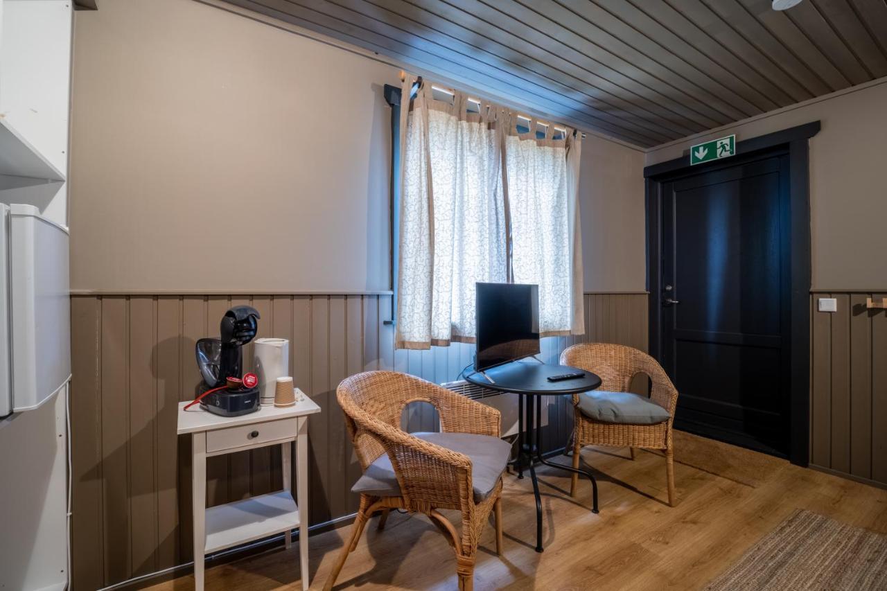 Riverfront Lodge Хелла Экстерьер фото