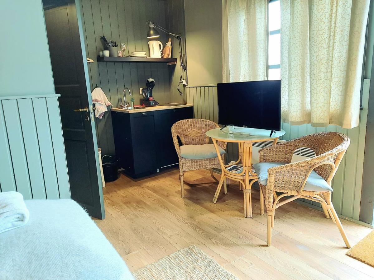 Riverfront Lodge Хелла Экстерьер фото